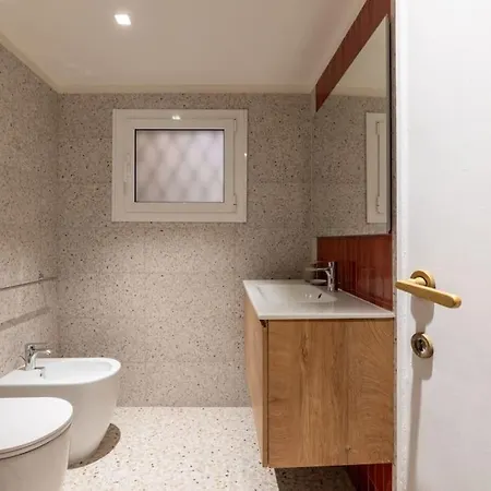 Lägenhet Sсаn Q,r-с0dе -- 3 Bedroom Apt In The Historic Center