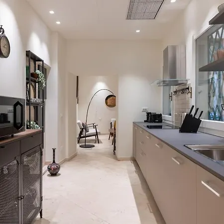 Sсаn Q,r-с0dе -- 3 Bedroom Apt In The Historic Center *