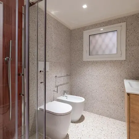 Sсаn Q,r-с0dе -- 3 Bedroom Apt In The Historic Center Lägenhet *