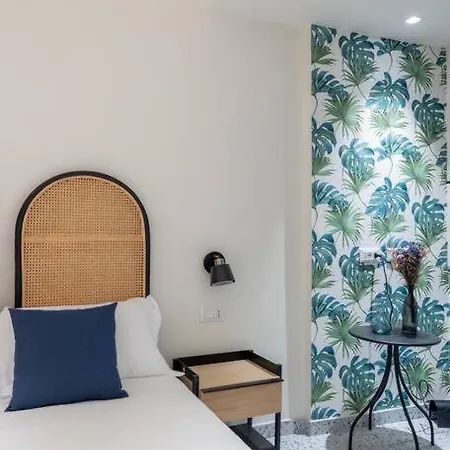 Sсаn Q,r-с0dе -- 3 Bedroom Apt In The Historic Center Rom