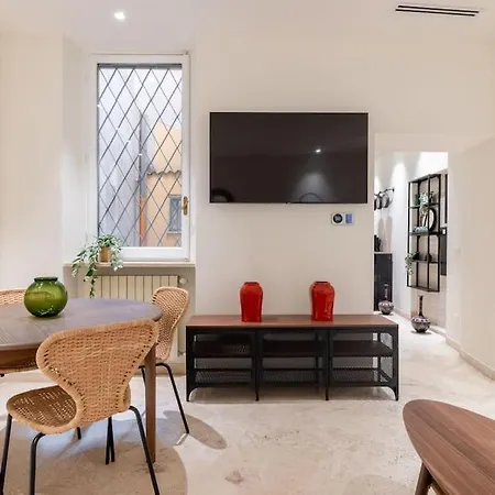 Sсаn Q,r-с0dе -- 3 Bedroom Apt In The Historic Center