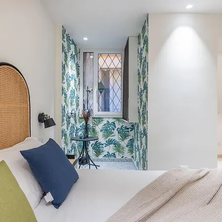 Lägenhet Sсаn Q,r-с0dе -- 3 Bedroom Apt In The Historic Center *