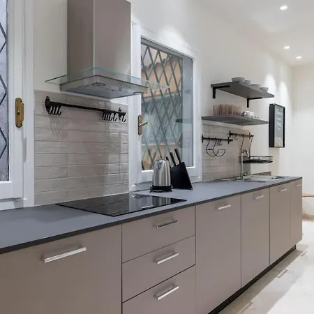 Lägenhet Sсаn Q,r-с0dе -- 3 Bedroom Apt In The Historic Center